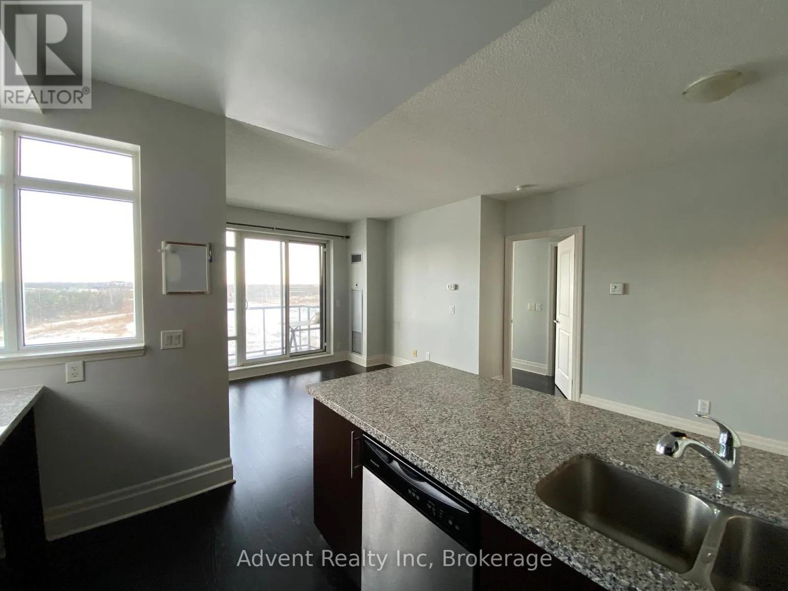 505 - 131 UPPER DUKE CRESCENT