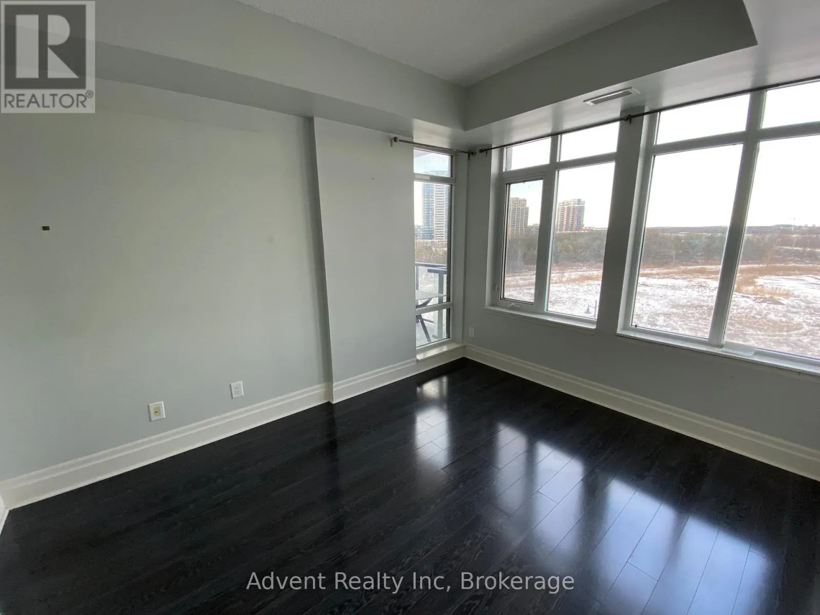 505 - 131 UPPER DUKE CRESCENT