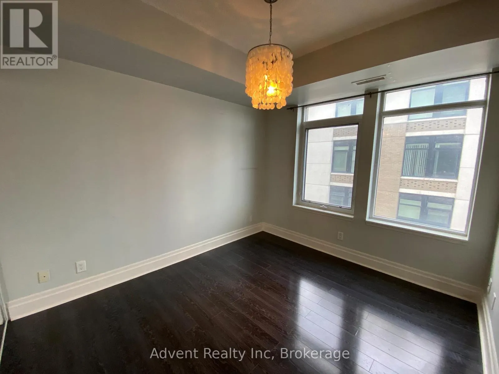 505 - 131 UPPER DUKE CRESCENT