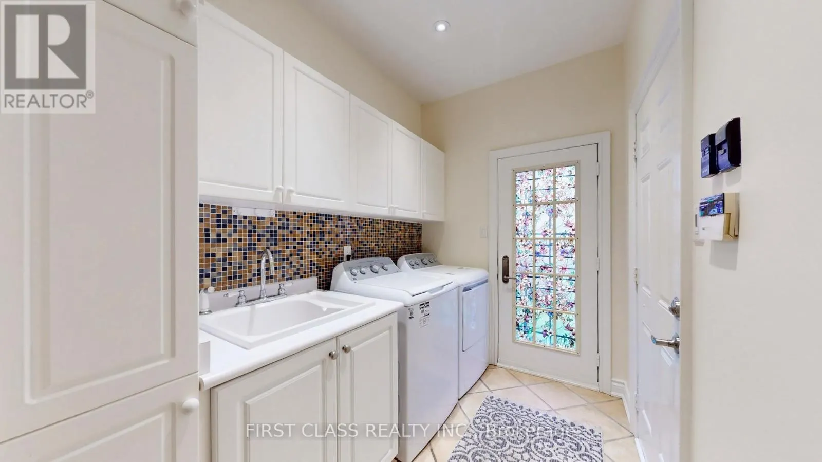 116 KINLOCH CRESCENT