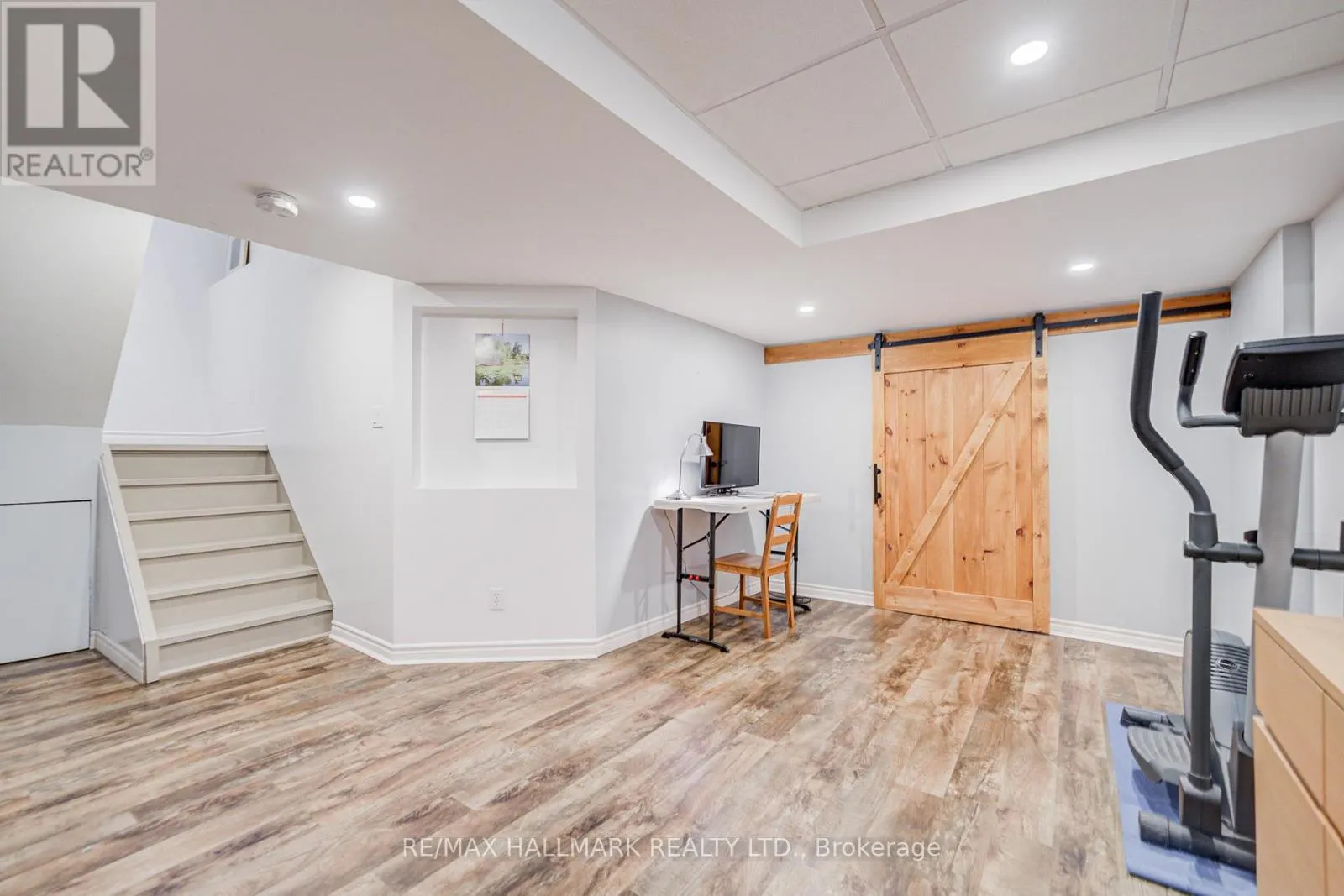 8 GLENDOWER CRESCENT