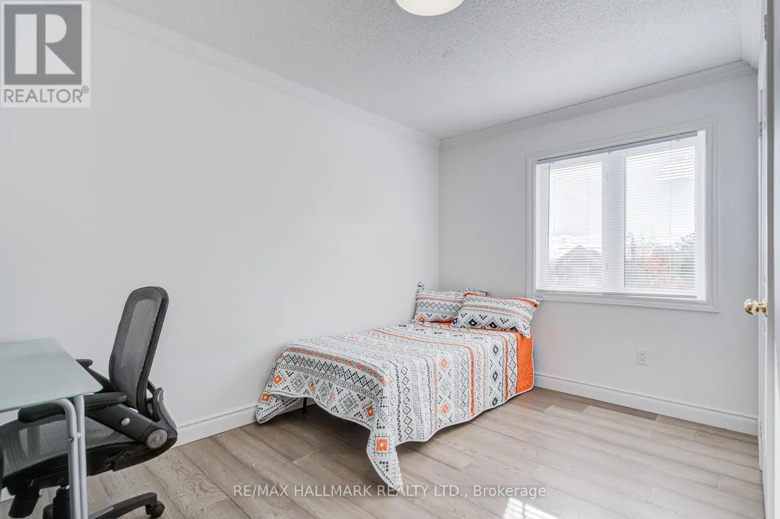 8 GLENDOWER CRESCENT