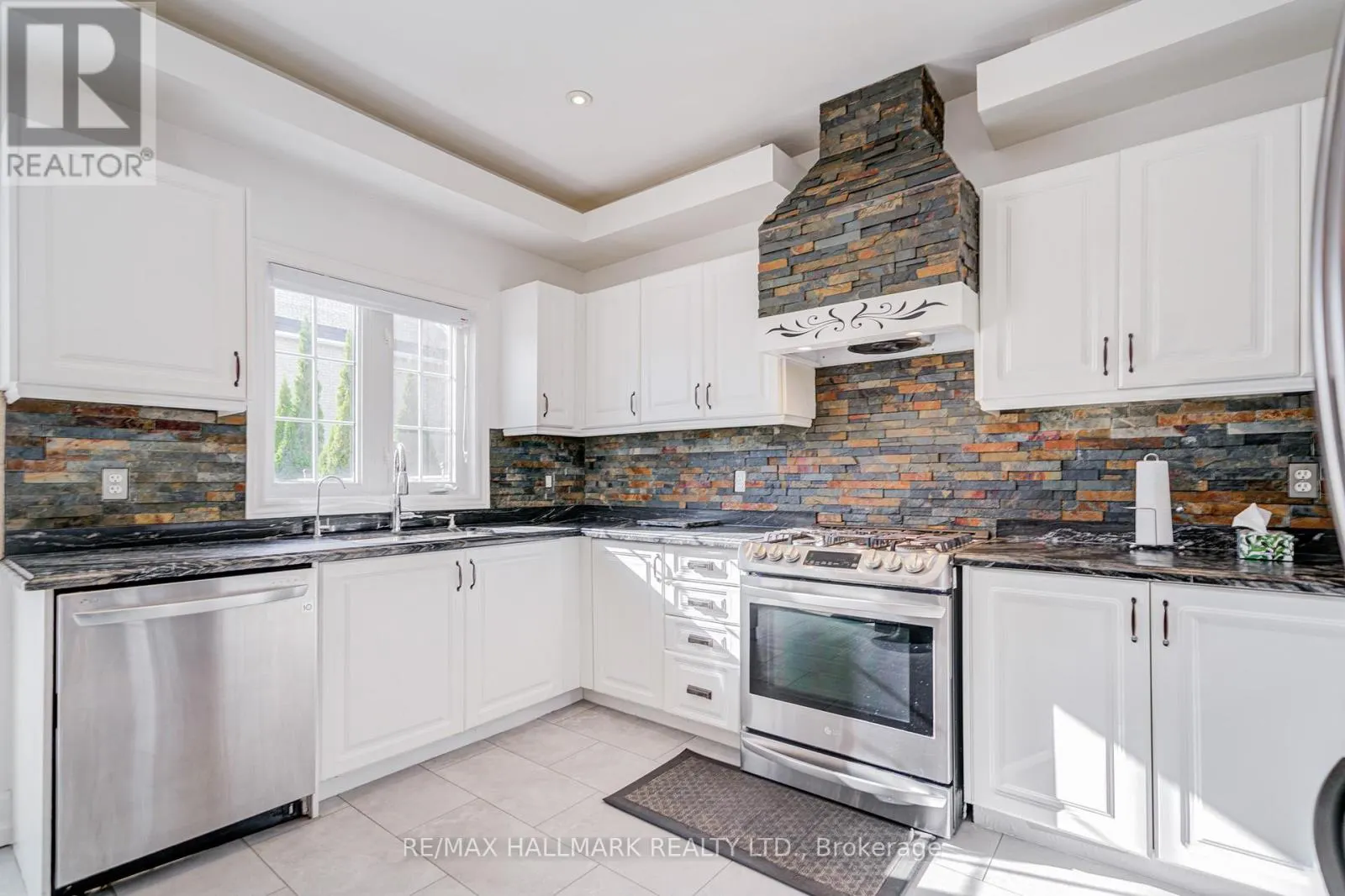 8 GLENDOWER CRESCENT