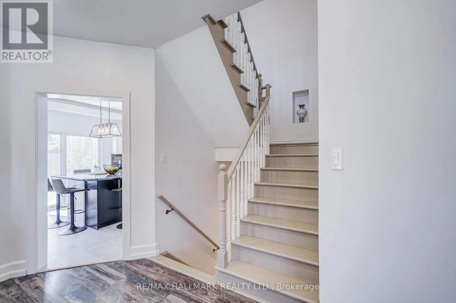 8 GLENDOWER CRESCENT