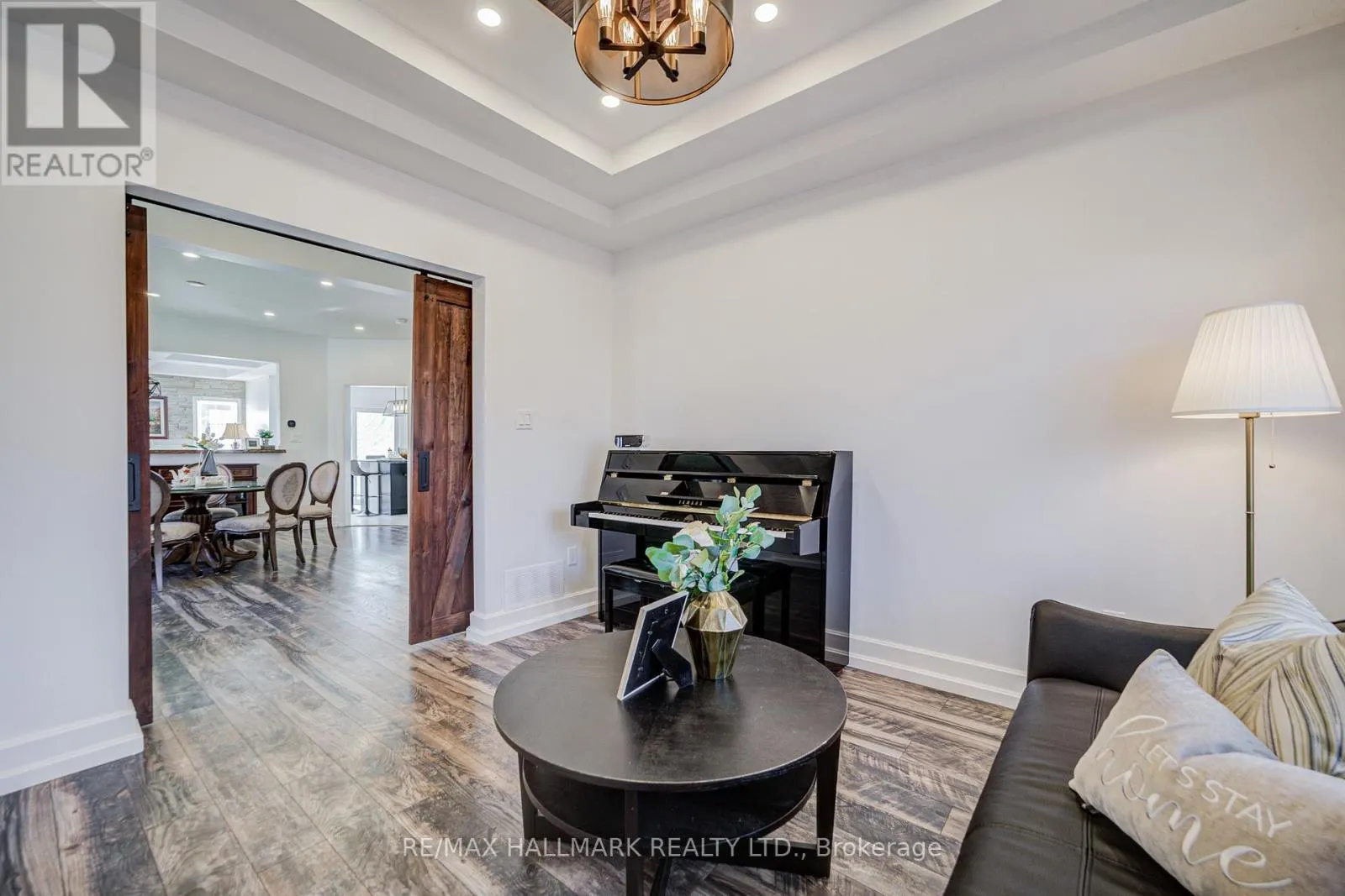 8 GLENDOWER CRESCENT