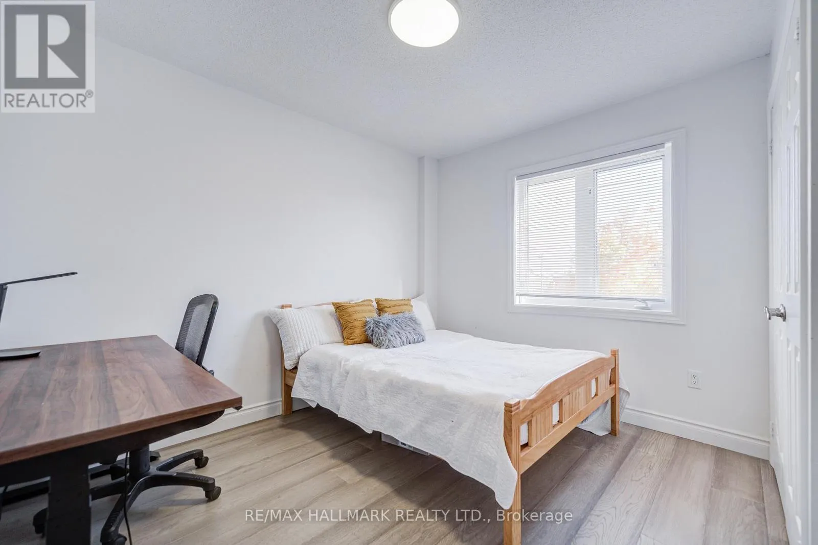 8 GLENDOWER CRESCENT