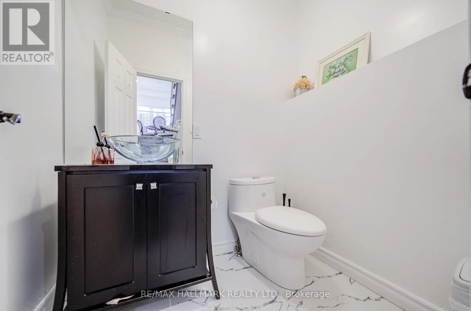 8 GLENDOWER CRESCENT