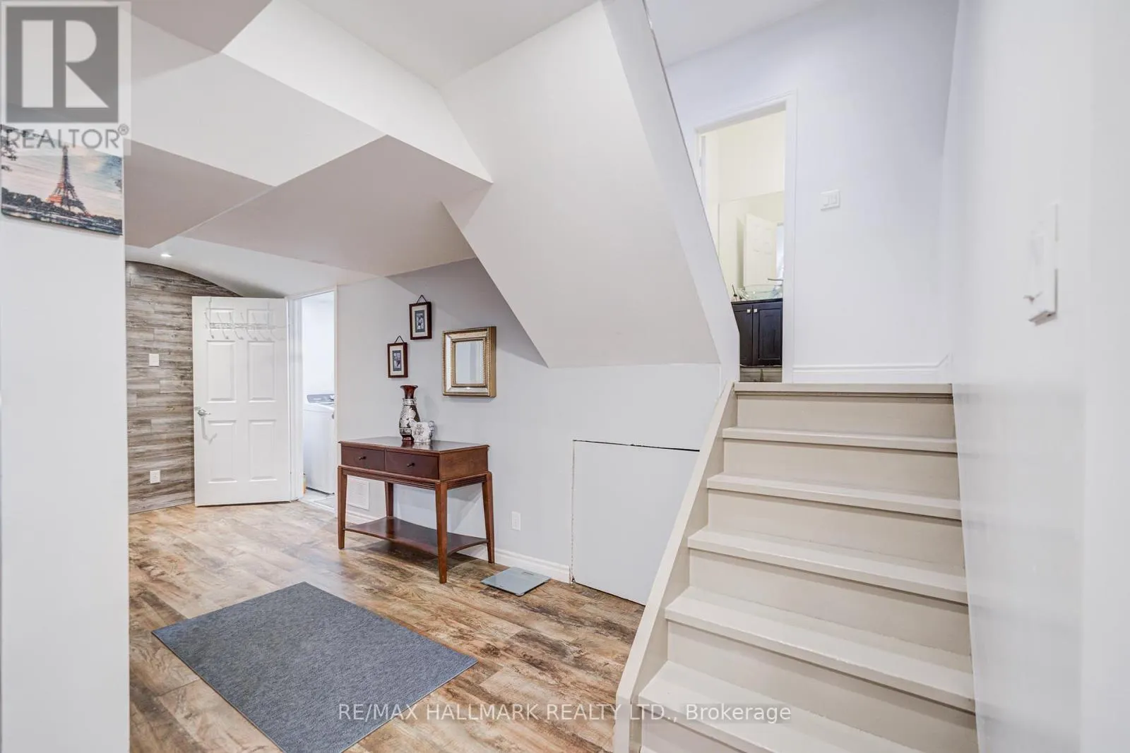 8 GLENDOWER CRESCENT