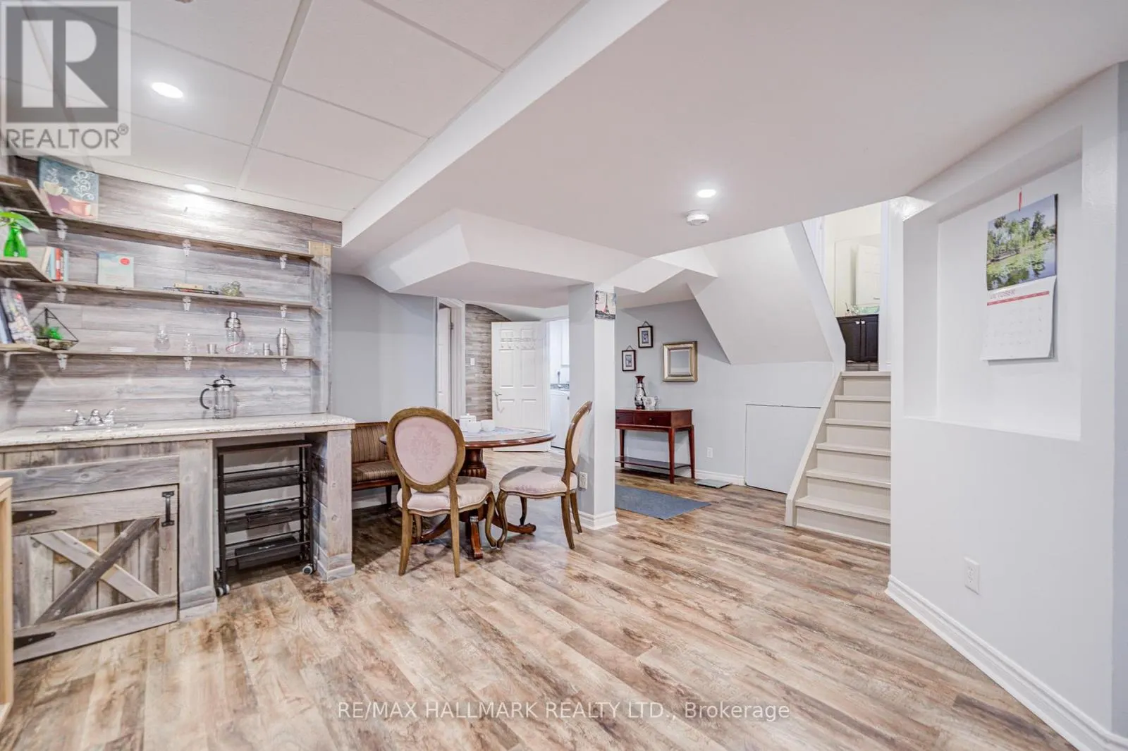 8 GLENDOWER CRESCENT