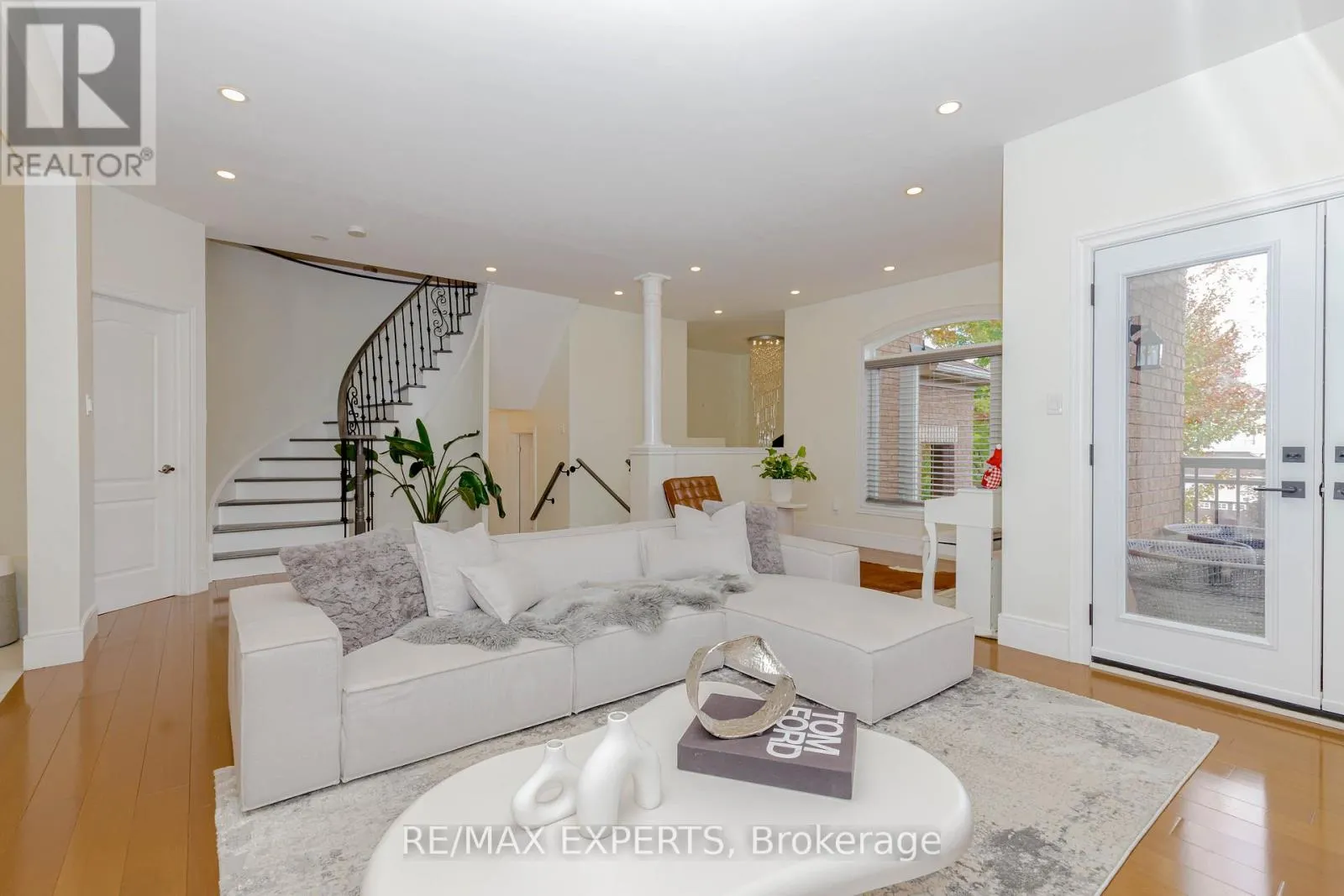 193 FAIRLANE CRESCENT