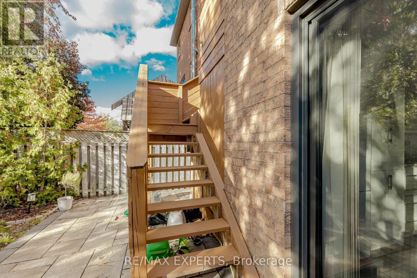 193 FAIRLANE CRESCENT