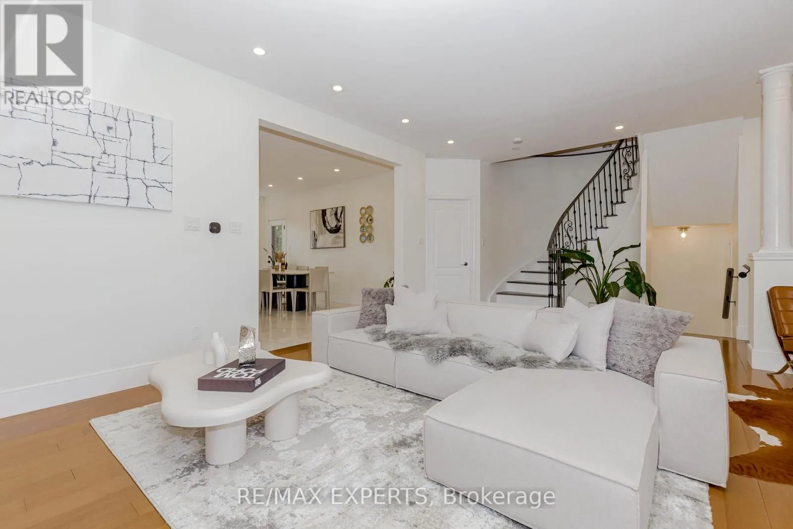 193 FAIRLANE CRESCENT