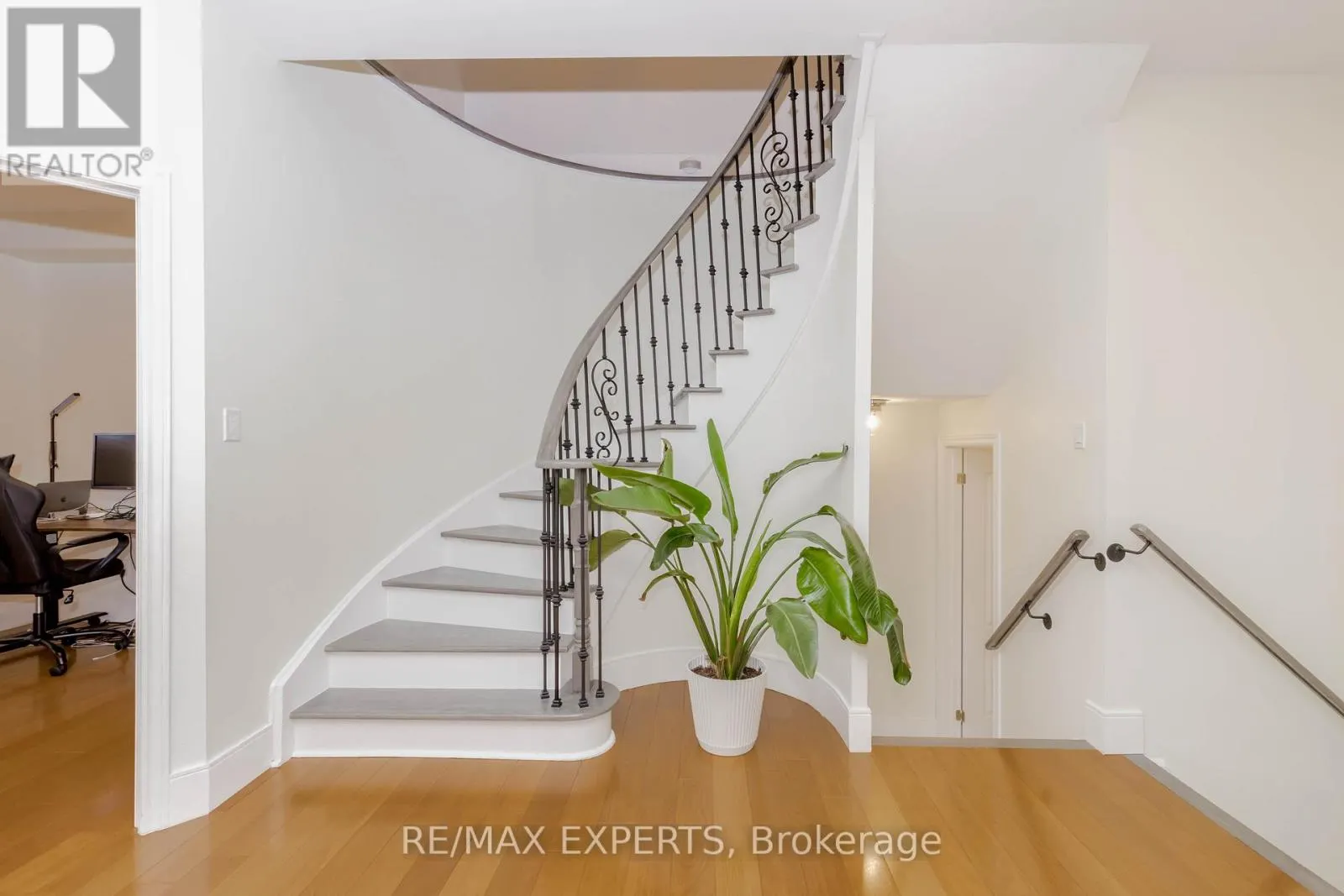 193 FAIRLANE CRESCENT