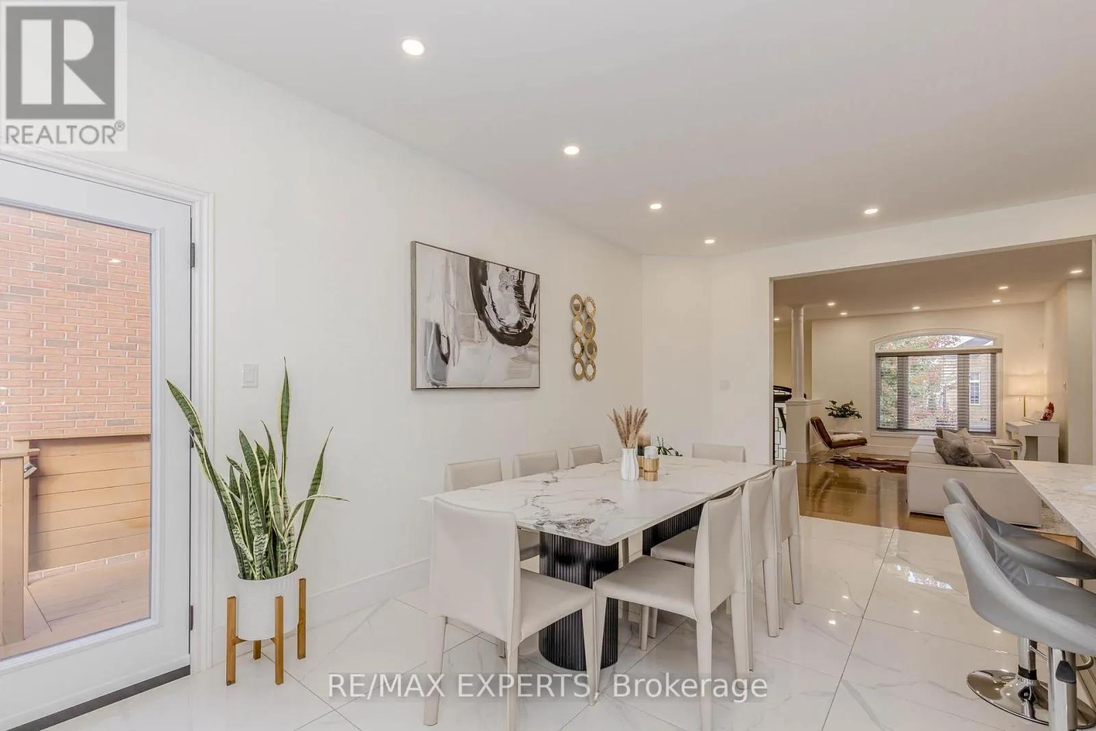 193 FAIRLANE CRESCENT