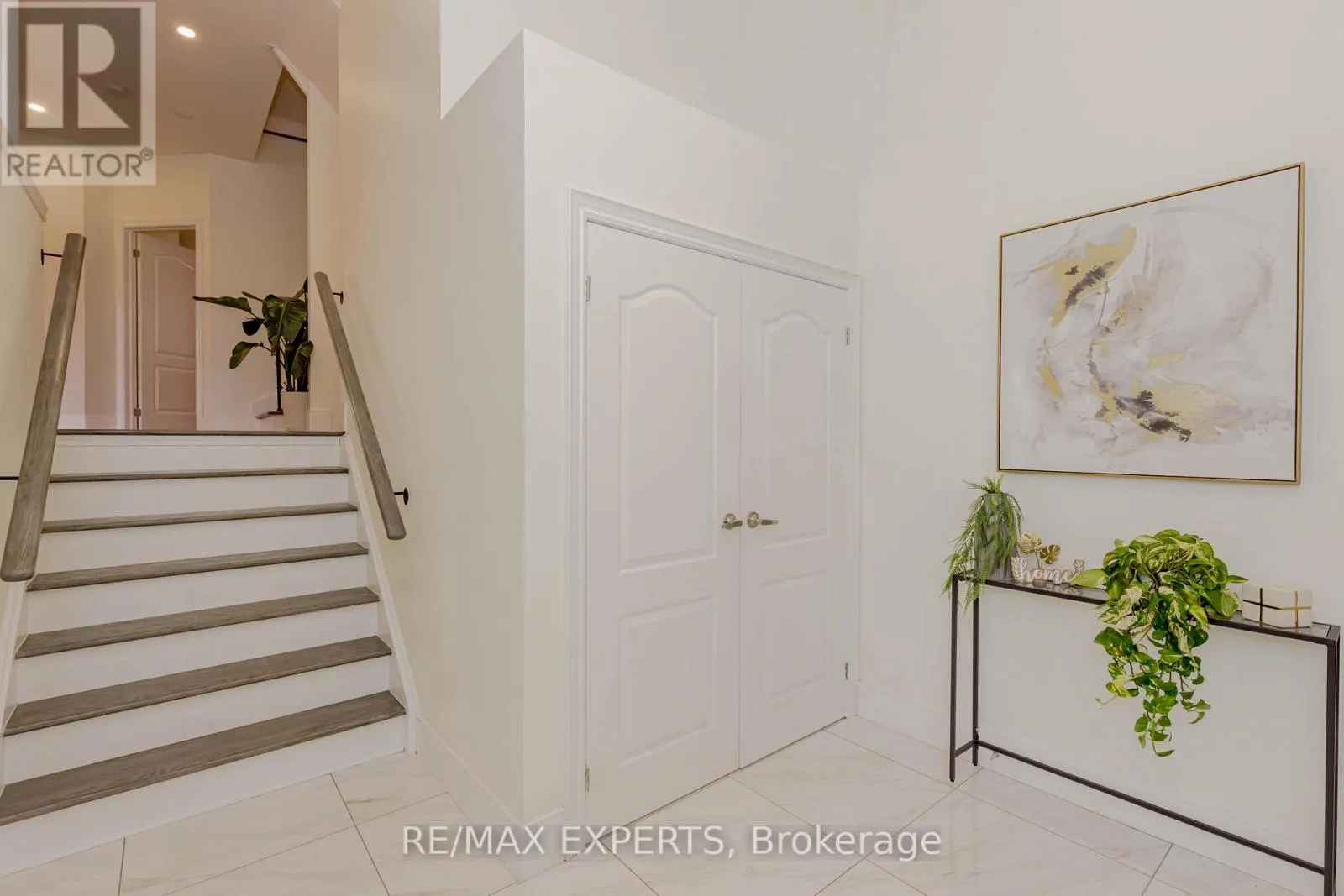 193 FAIRLANE CRESCENT