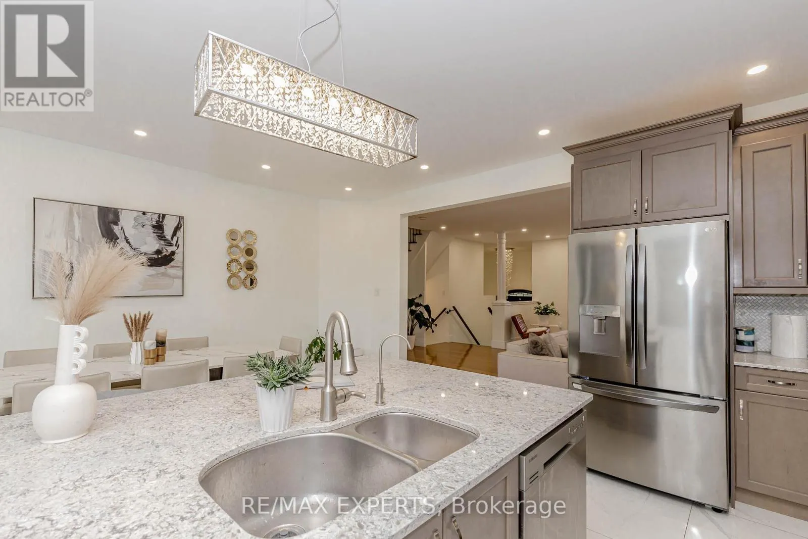 193 FAIRLANE CRESCENT