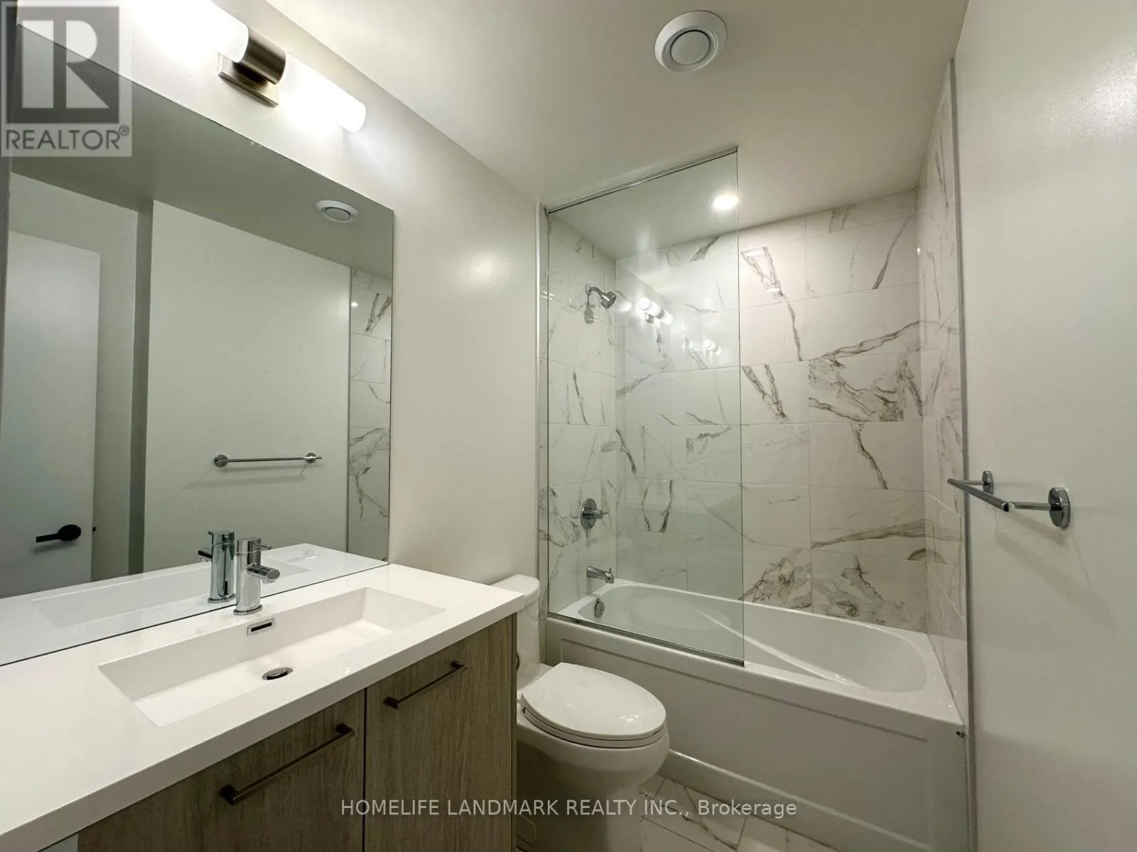 3815 - 28 INTERCHANGE WAY