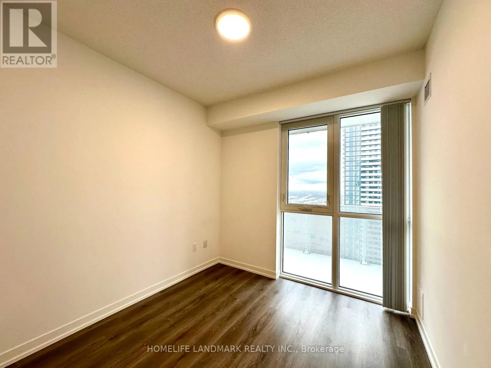3815 - 28 INTERCHANGE WAY