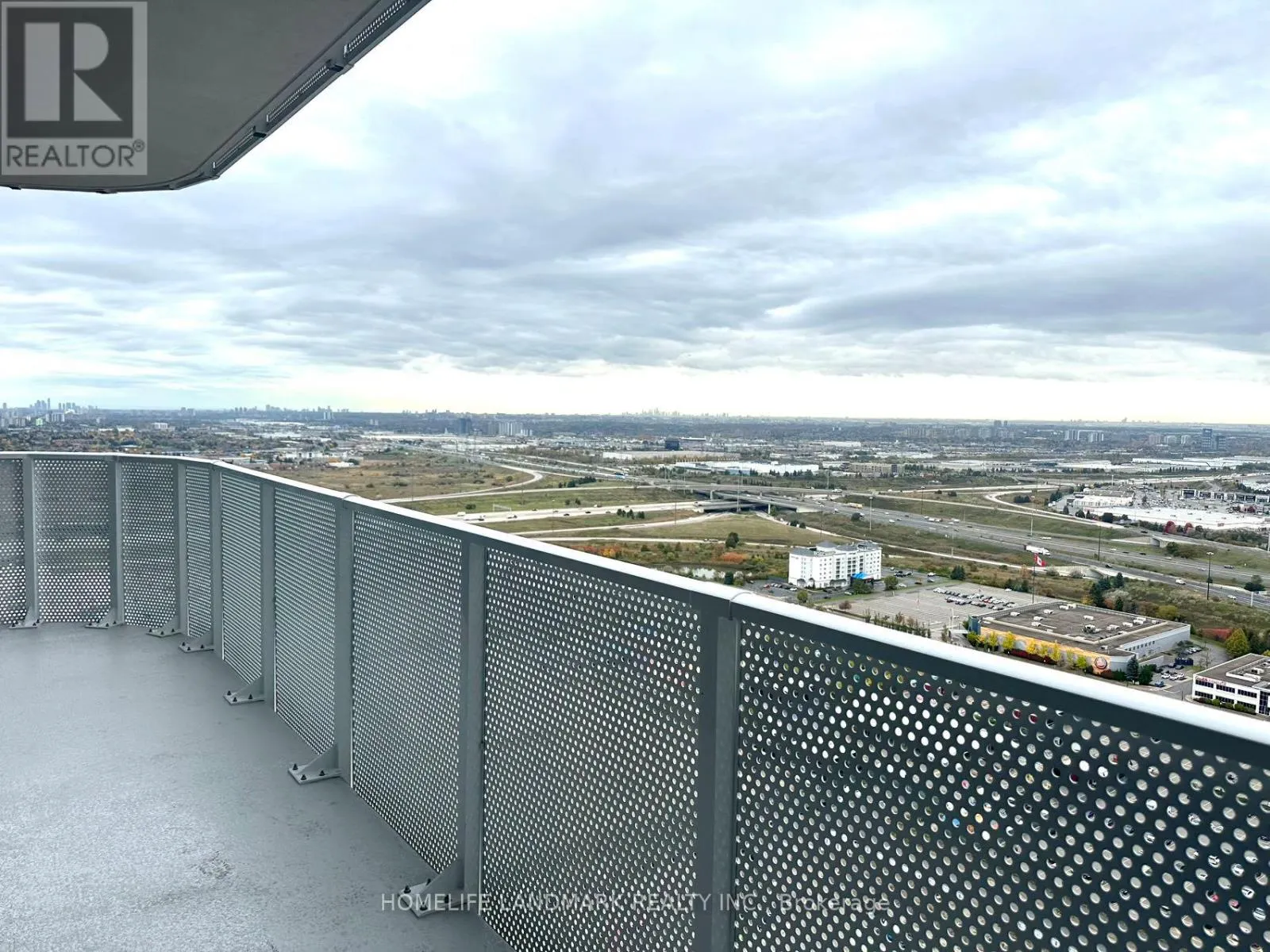 3815 - 28 INTERCHANGE WAY
