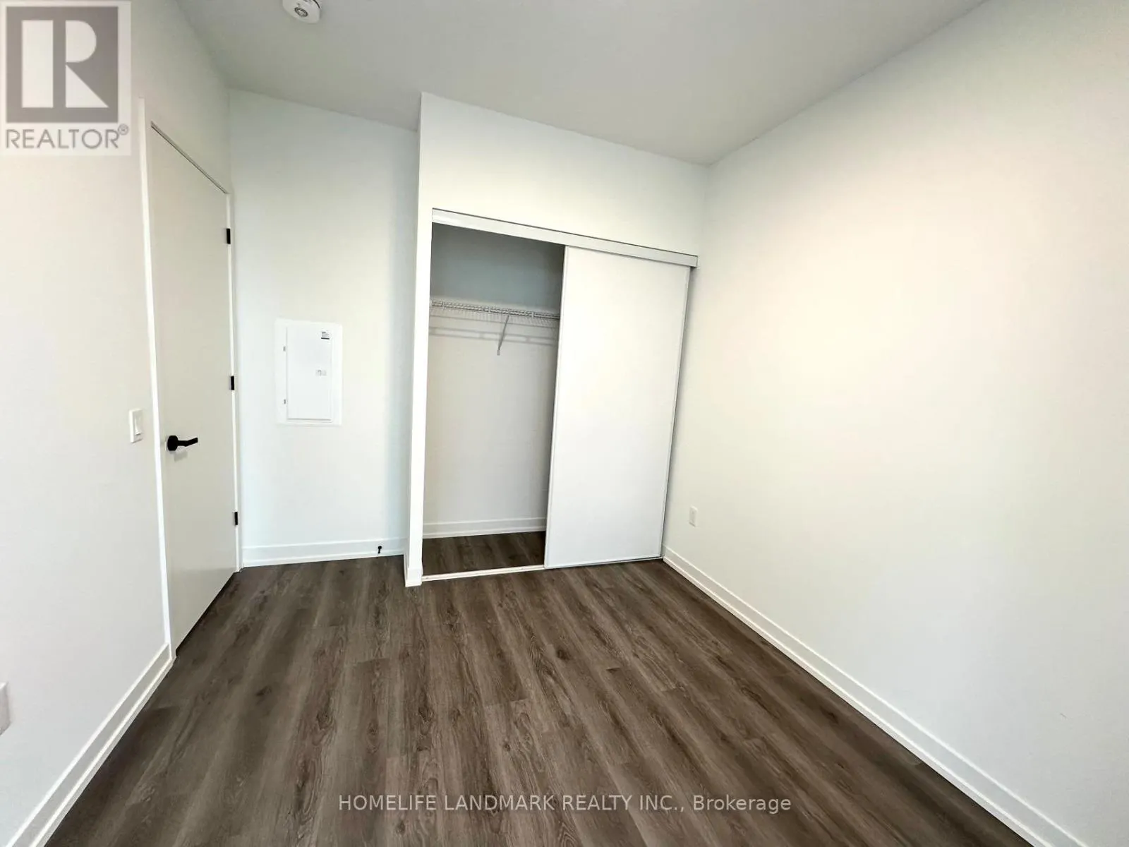 3815 - 28 INTERCHANGE WAY