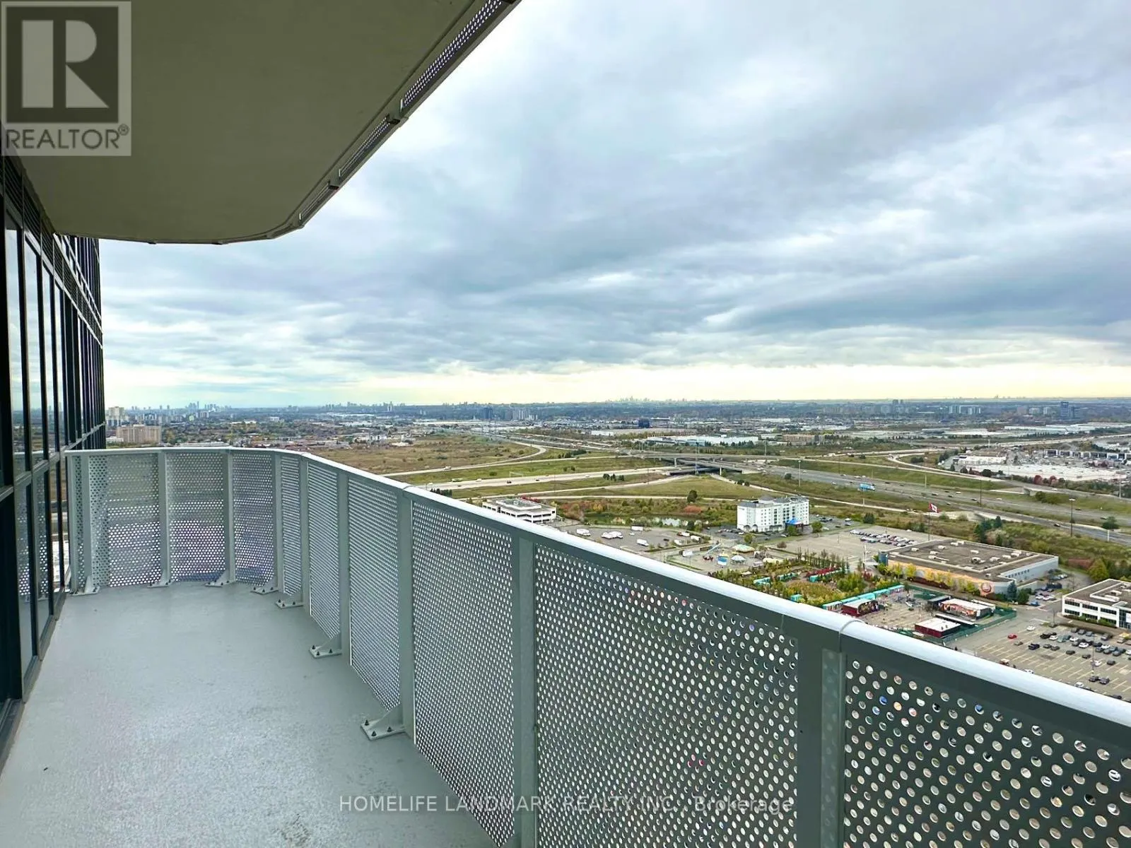 3815 - 28 INTERCHANGE WAY