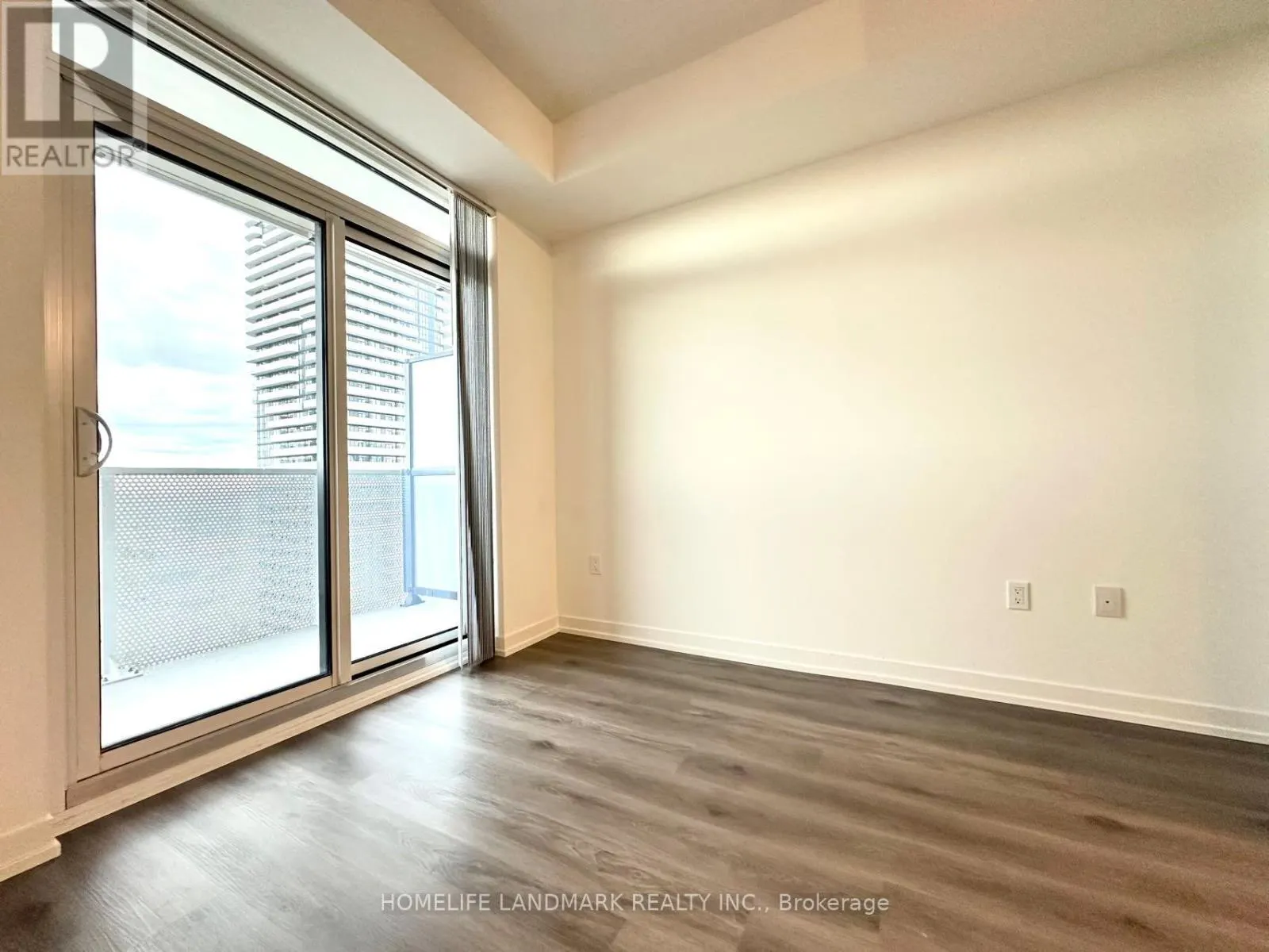 3815 - 28 INTERCHANGE WAY