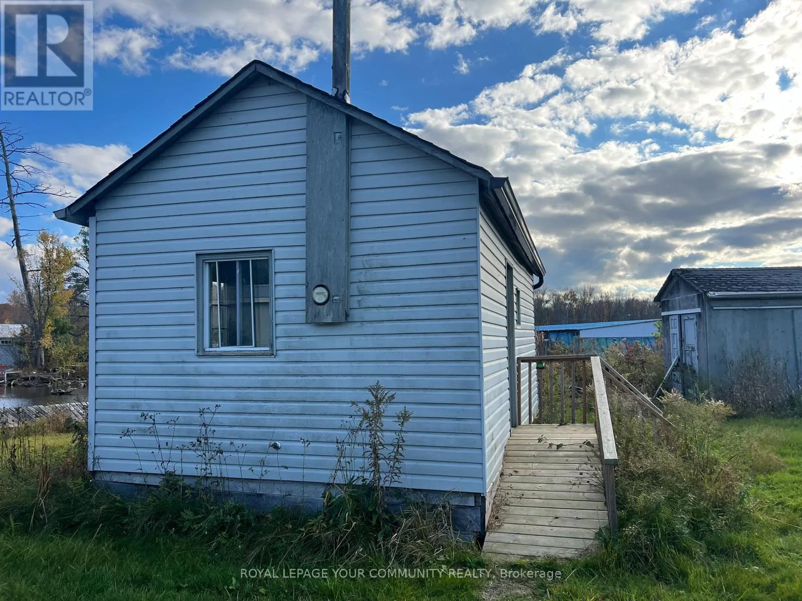 8 ISLAND DRIVE