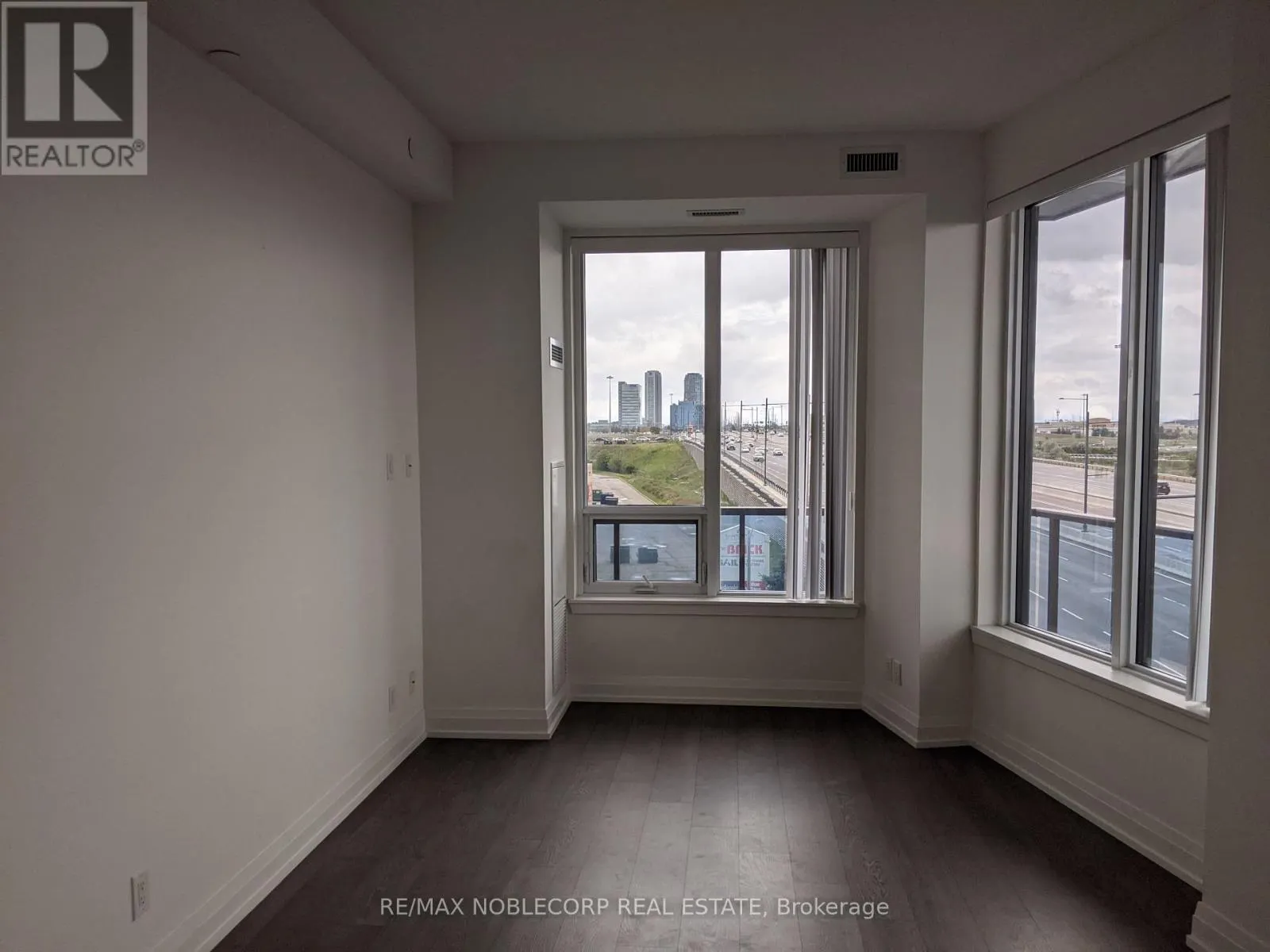 317 - 3600 HIGHWAY 7 W