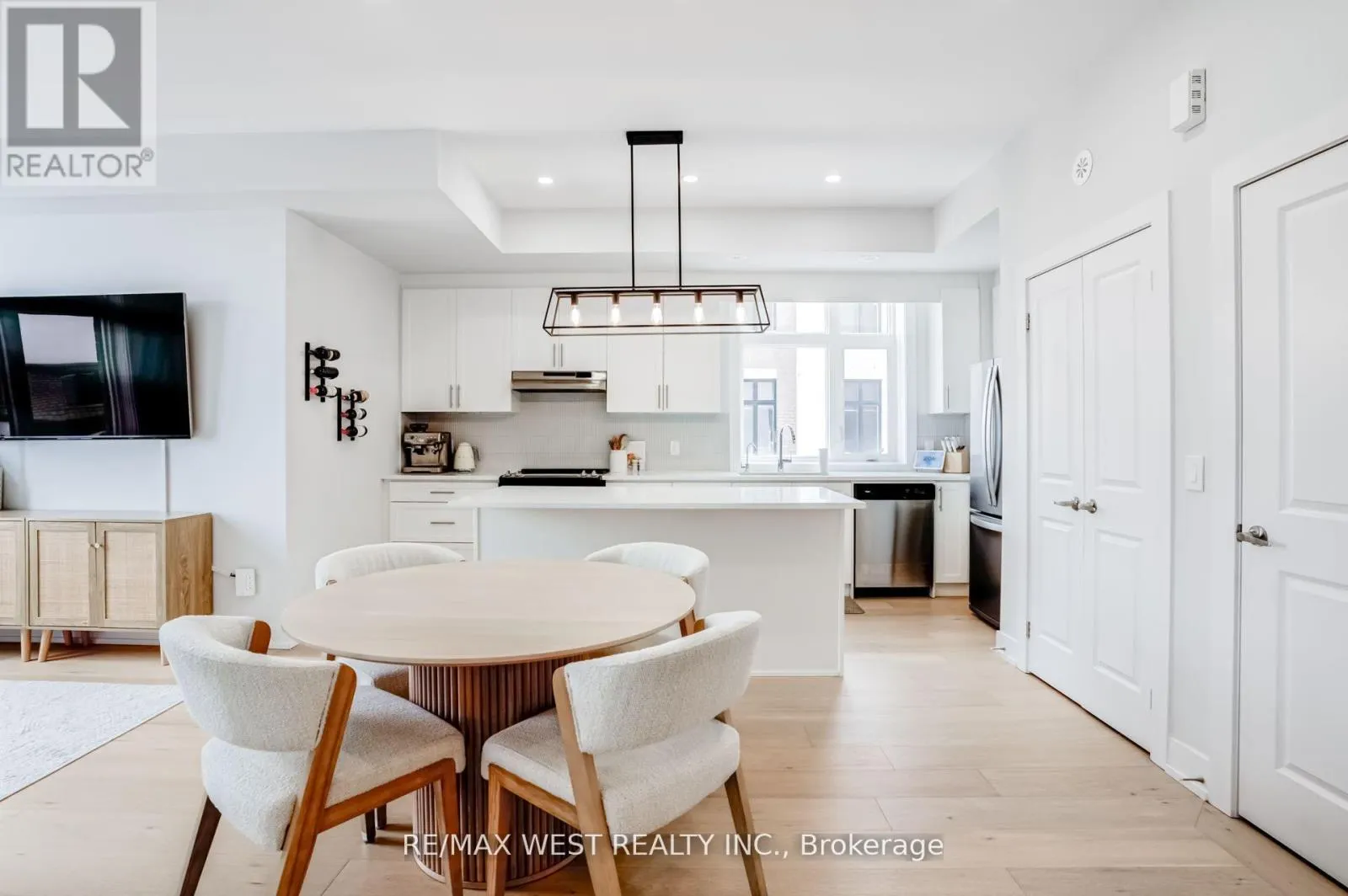 223 - 9570 ISLINGTON AVENUE