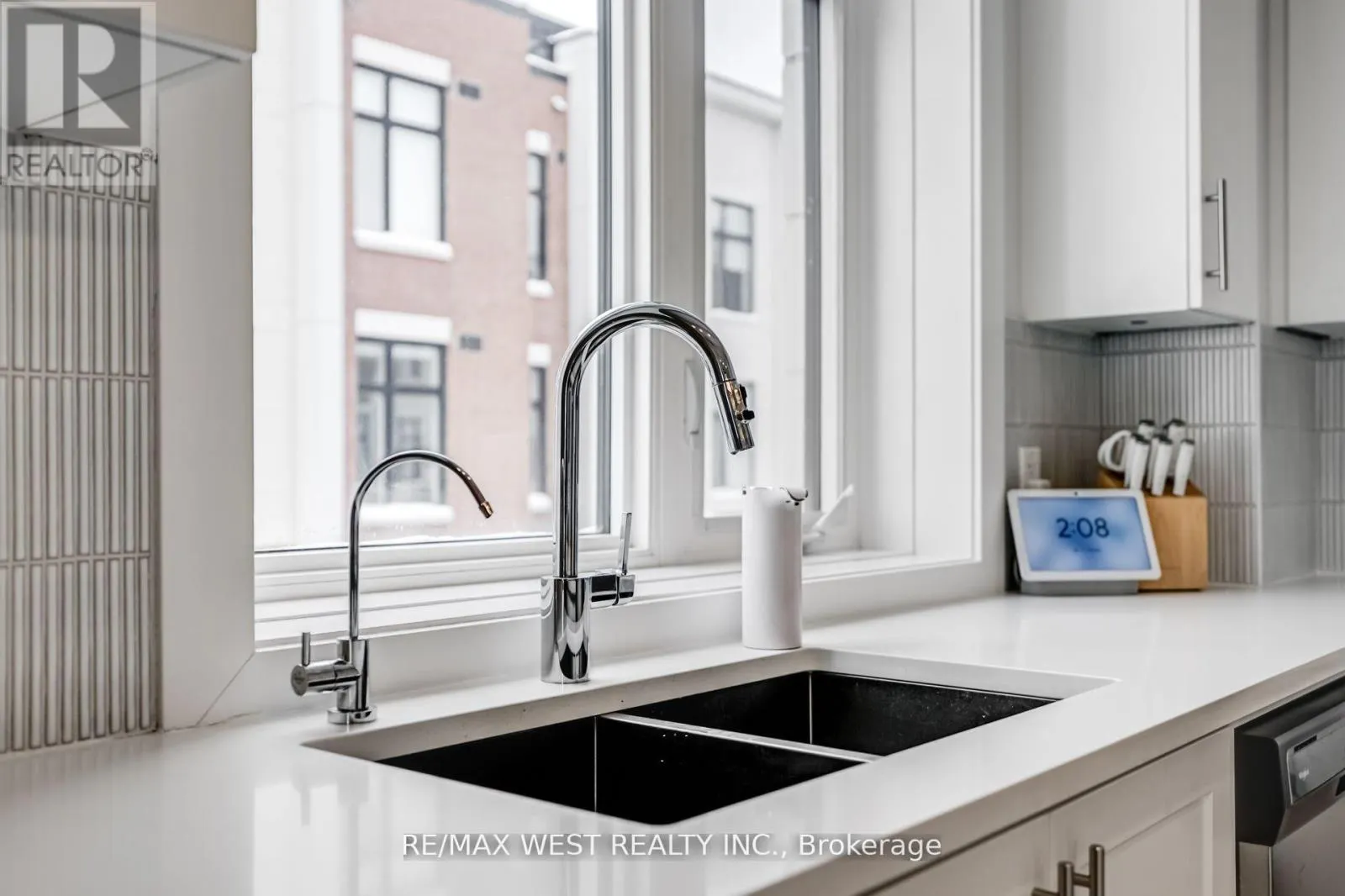 223 - 9570 ISLINGTON AVENUE