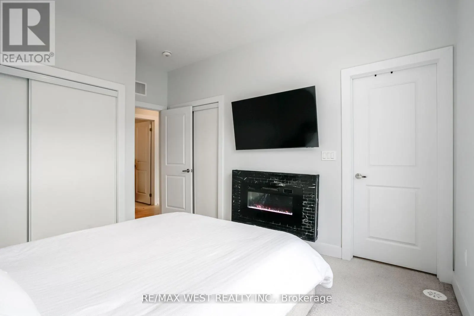 223 - 9570 ISLINGTON AVENUE