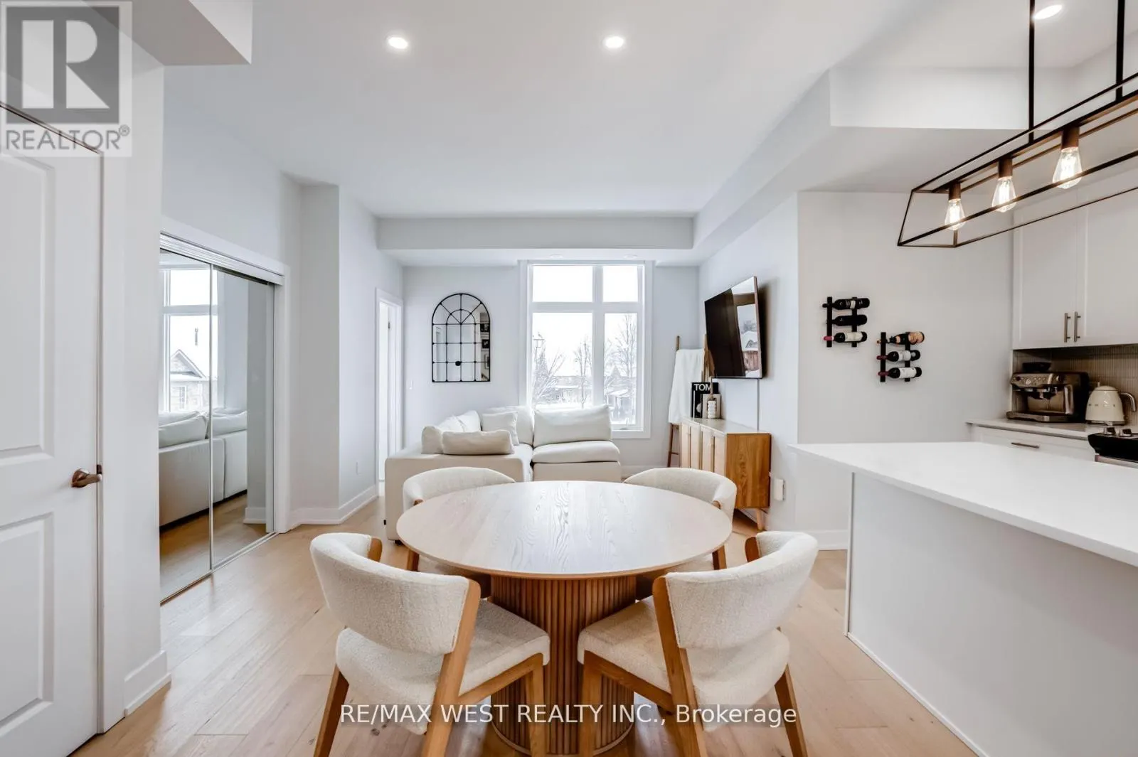 223 - 9570 ISLINGTON AVENUE