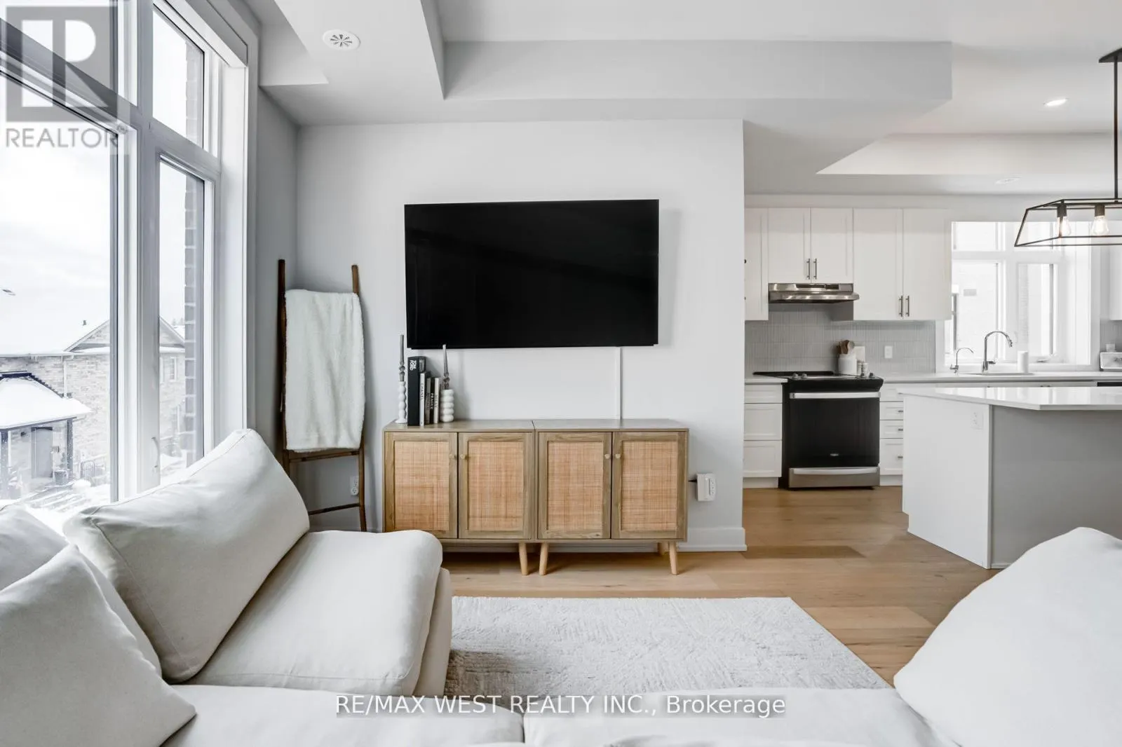 223 - 9570 ISLINGTON AVENUE