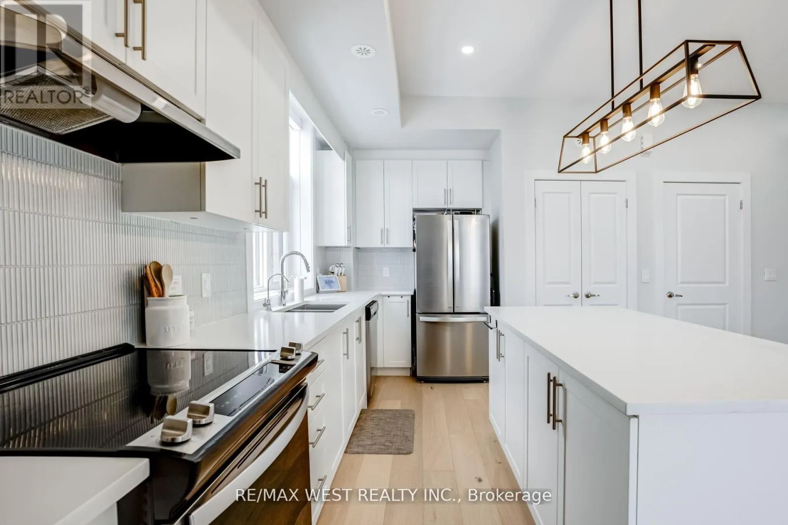 223 - 9570 ISLINGTON AVENUE