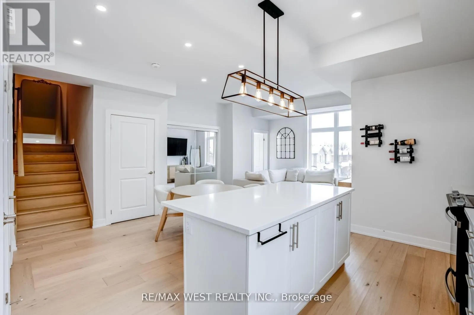 223 - 9570 ISLINGTON AVENUE