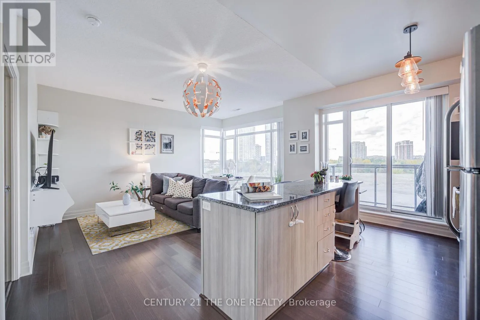 304F - 8130 BIRCHMOUNT ROAD