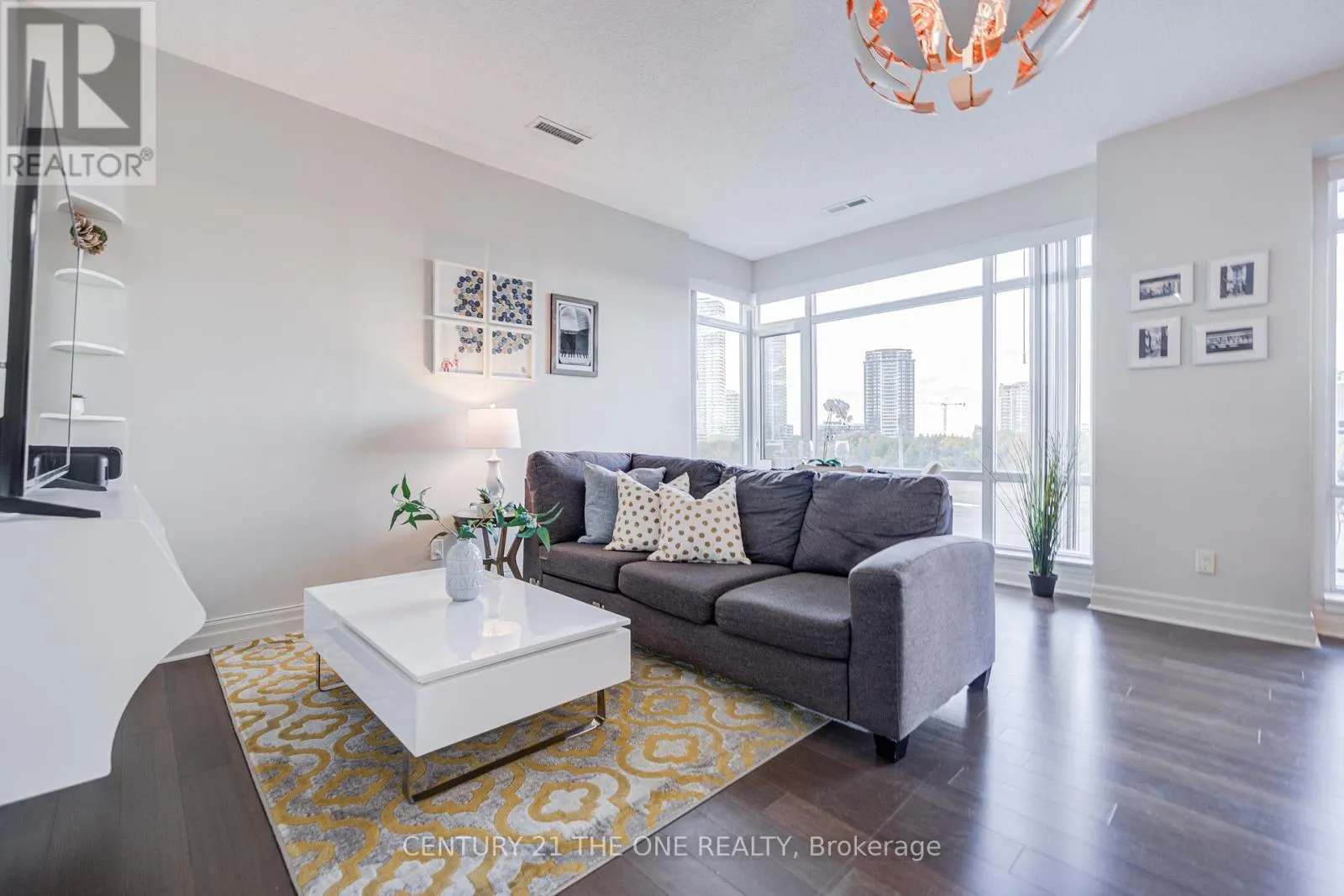 304F - 8130 BIRCHMOUNT ROAD