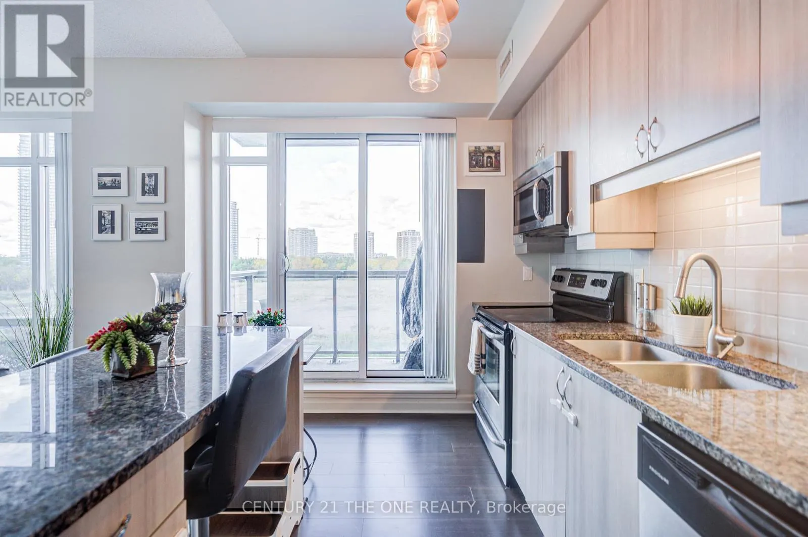 304F - 8130 BIRCHMOUNT ROAD