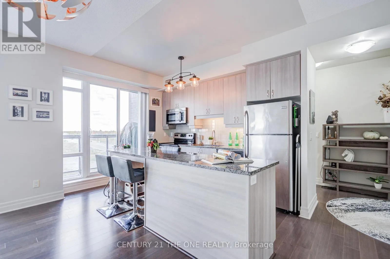 304F - 8130 BIRCHMOUNT ROAD