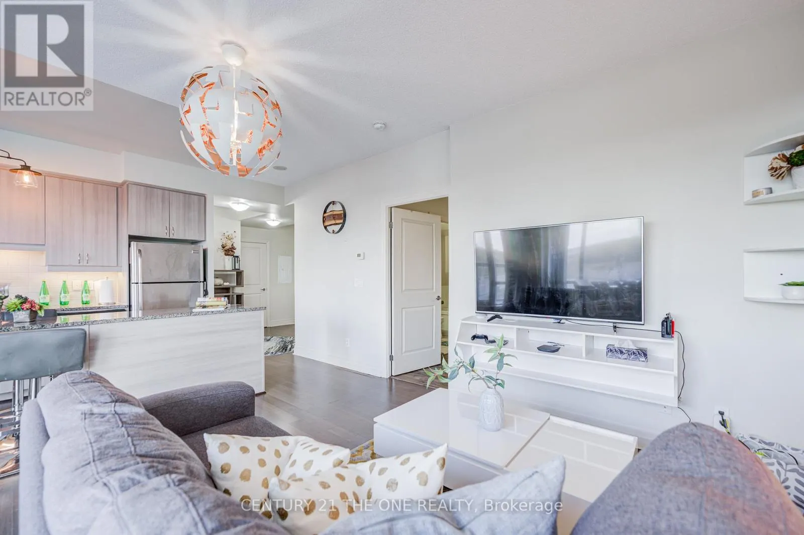 304F - 8130 BIRCHMOUNT ROAD