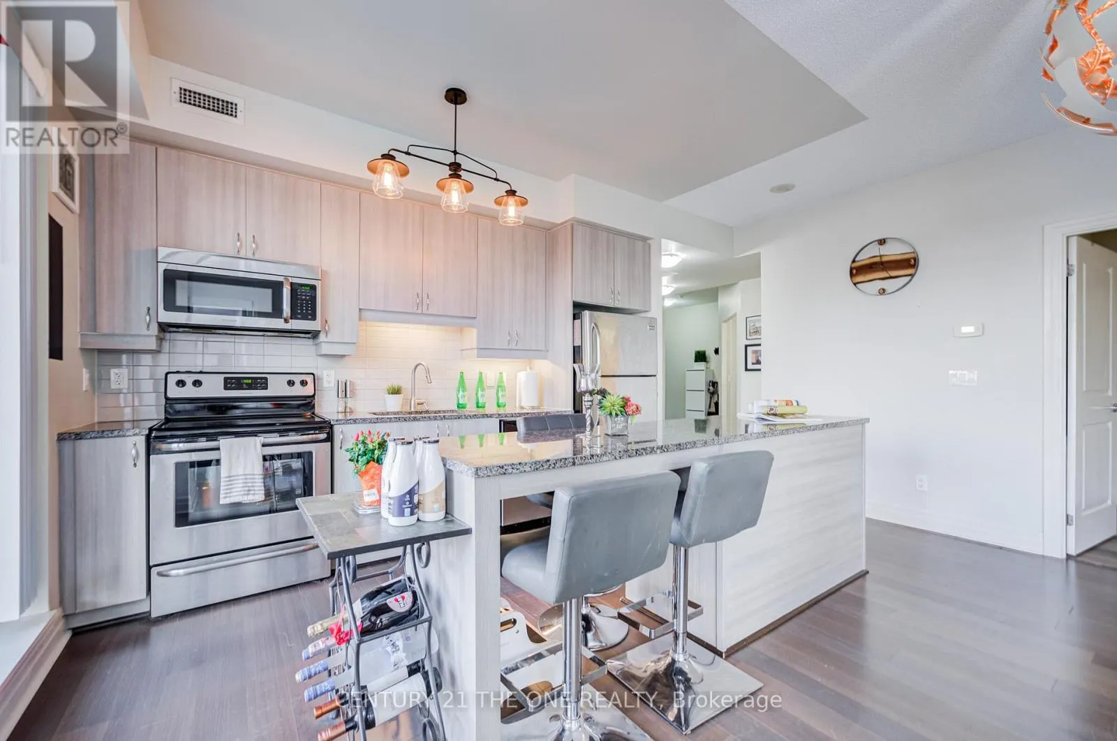 304F - 8130 BIRCHMOUNT ROAD