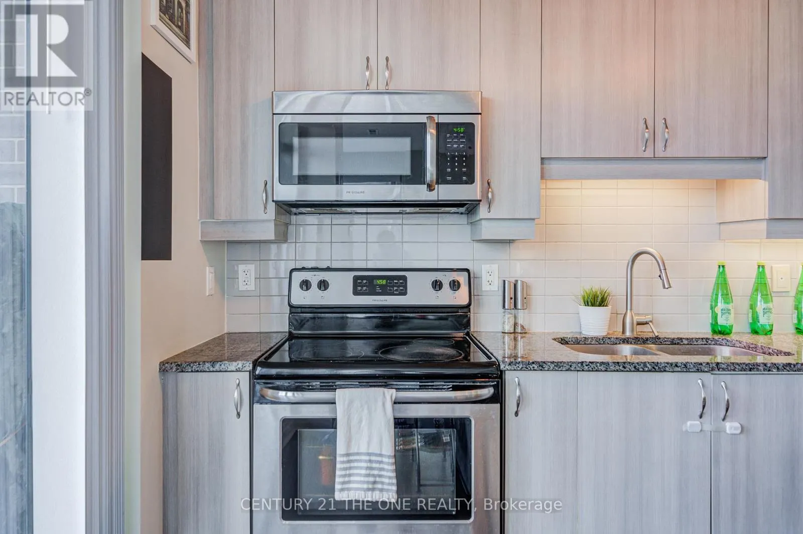 304F - 8130 BIRCHMOUNT ROAD