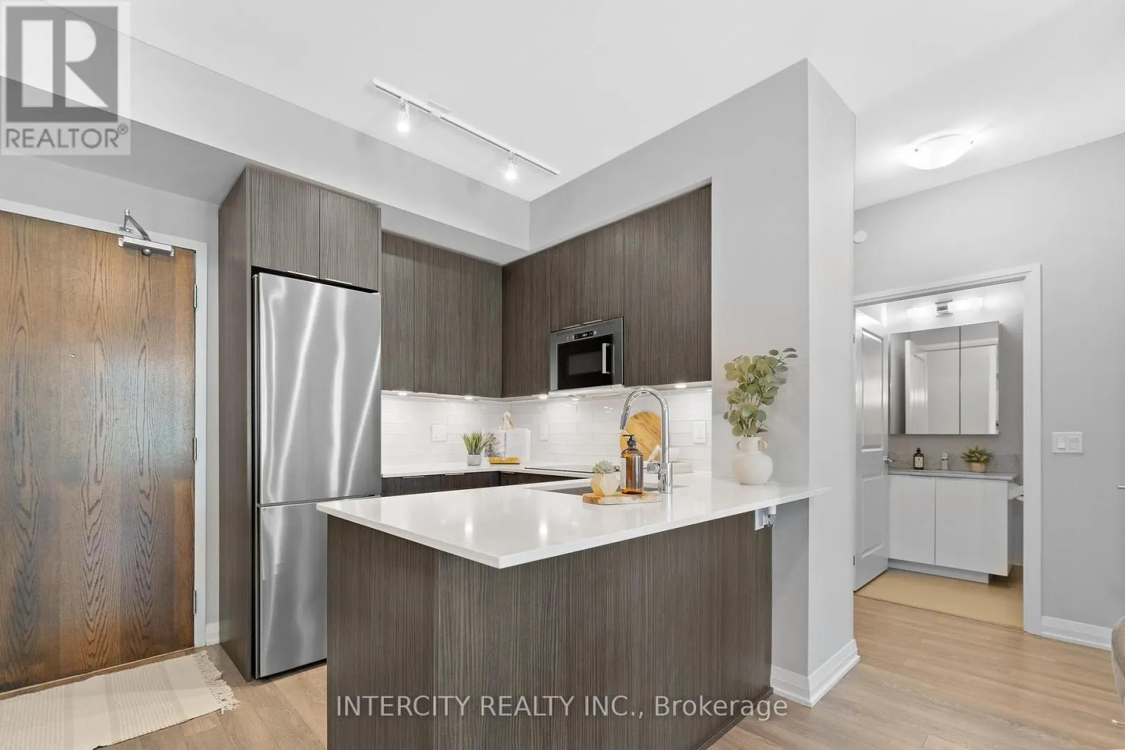 627 - 99 EAGLE ROCK WAY