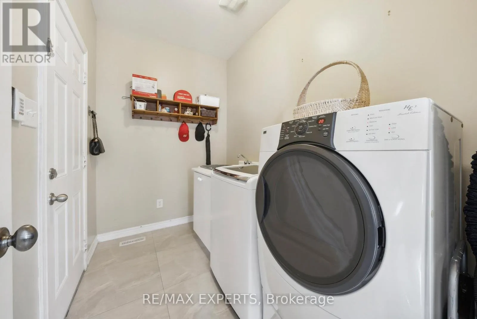 126 JOSEPHINE ROAD W