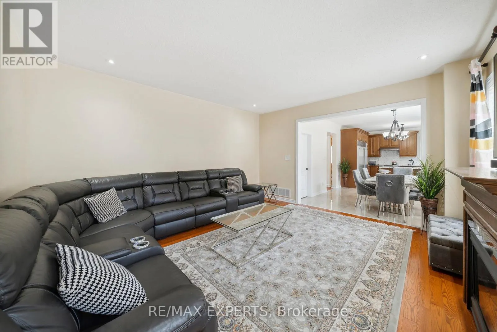 126 JOSEPHINE ROAD W