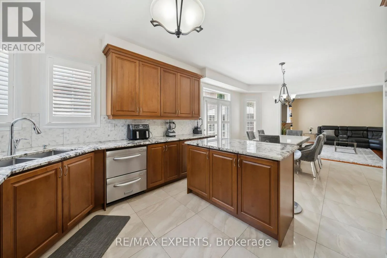 126 JOSEPHINE ROAD W
