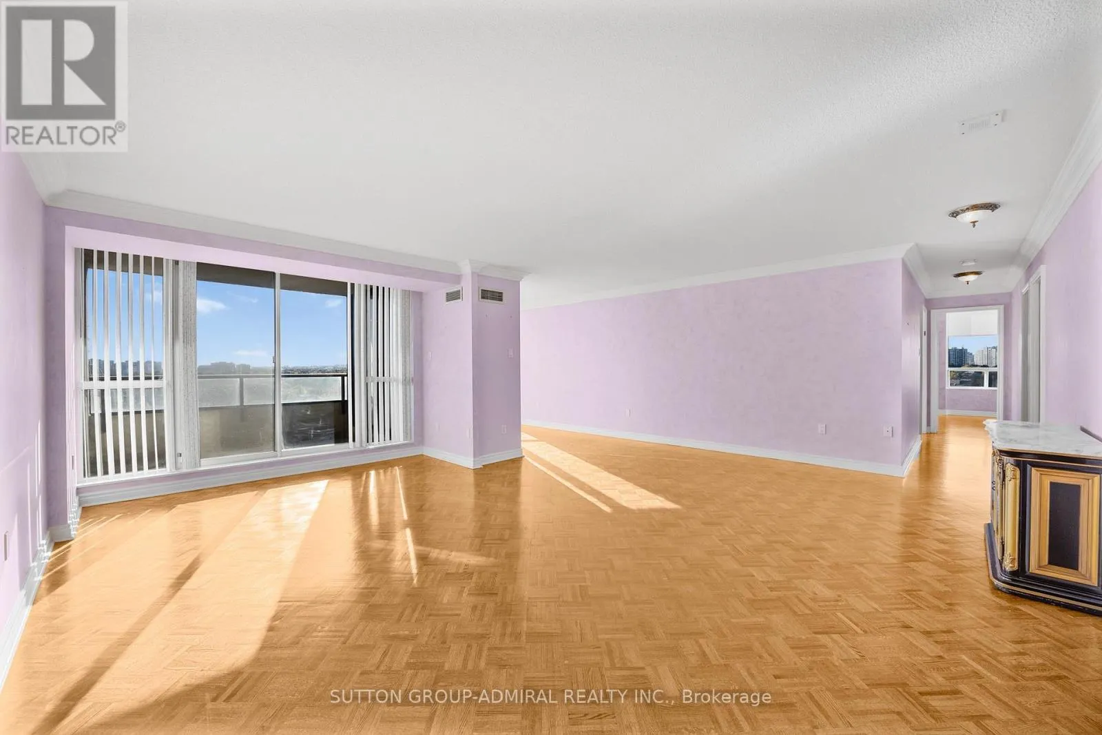 1402 - 343 CLARK AVENUE W