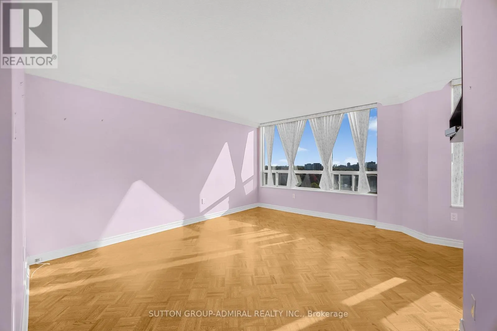 1402 - 343 CLARK AVENUE W