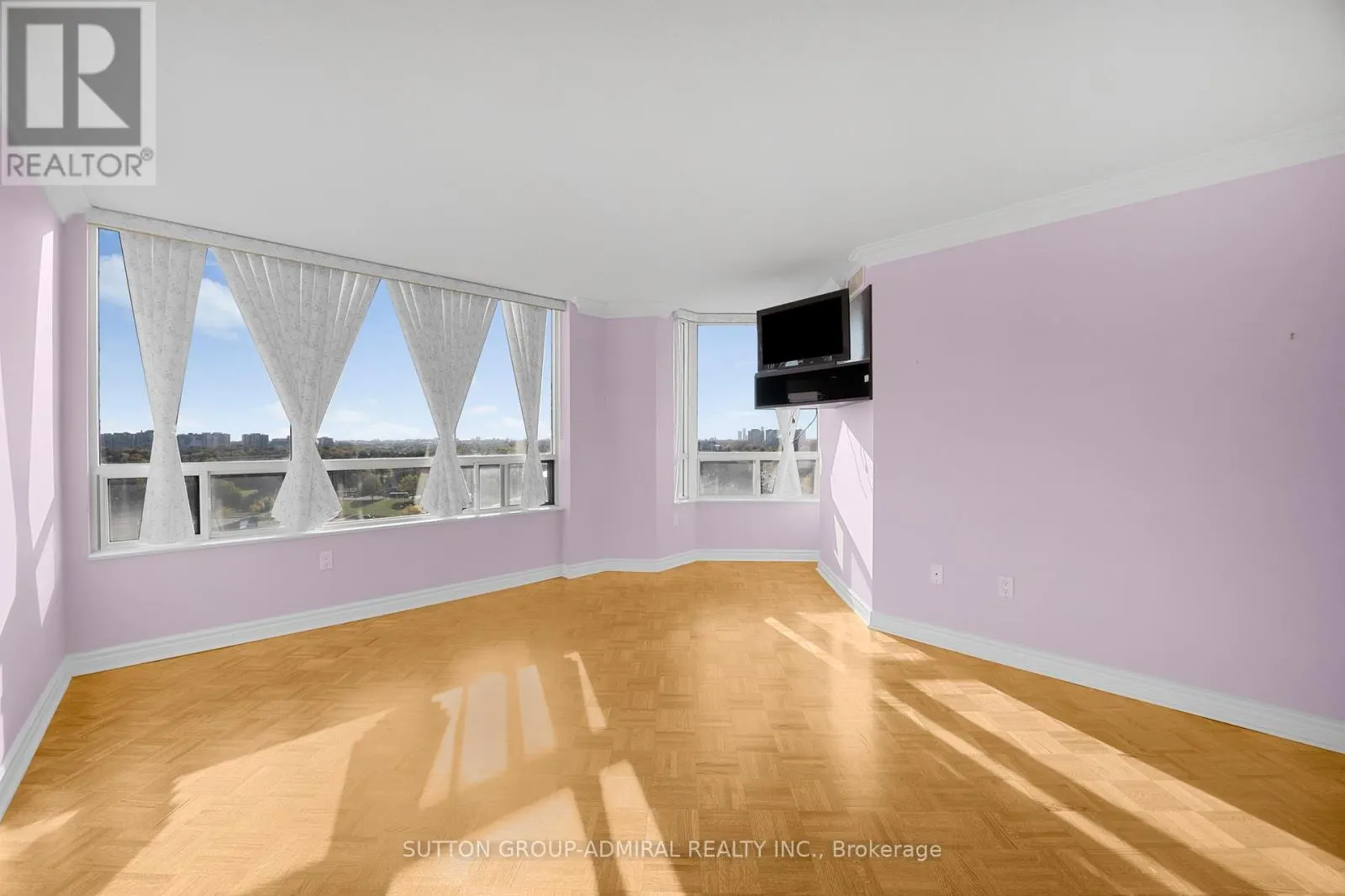 1402 - 343 CLARK AVENUE W