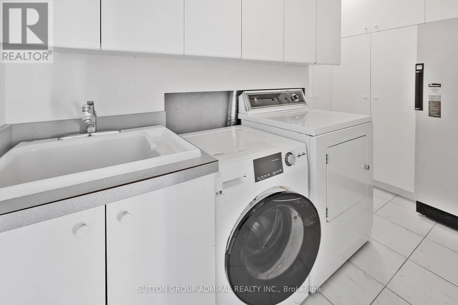 1402 - 343 CLARK AVENUE W